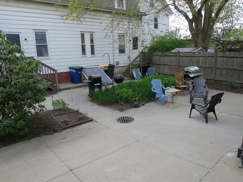 Building Photo - 16 Park Ave