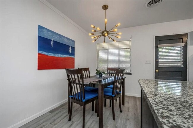 Building Photo - Fully Furnished Home in Putnam Heights + A...