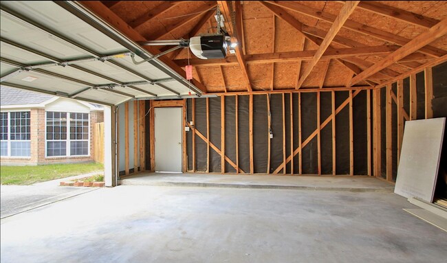 Building Photo - 15710 Cascading Brook Way