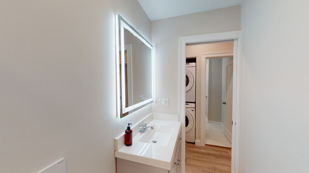 Building Photo - 29 Newport St