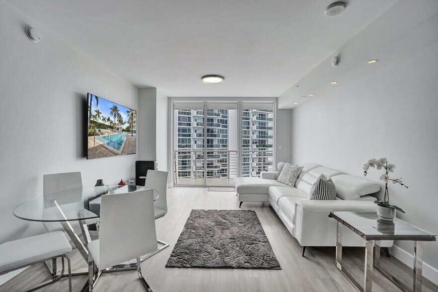 Building Photo - 2821 N Ocean Blvd