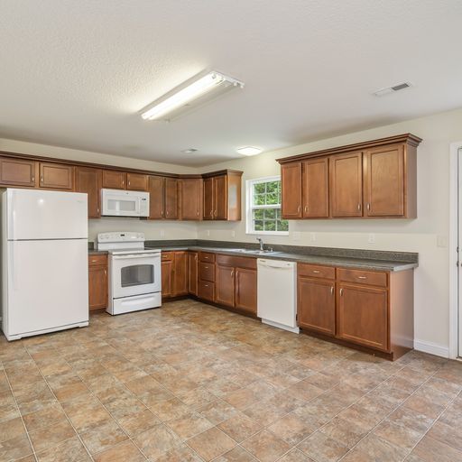 Building Photo - 1022 Lennox Cir