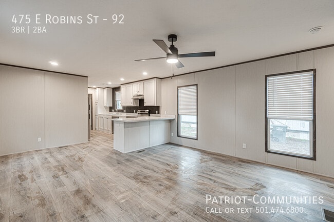 Building Photo - 475 E Robins St