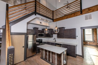 1533 Elm 8 - 1533 Elm St