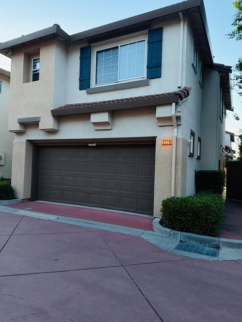 Building Photo - 2229 Lenox Pl