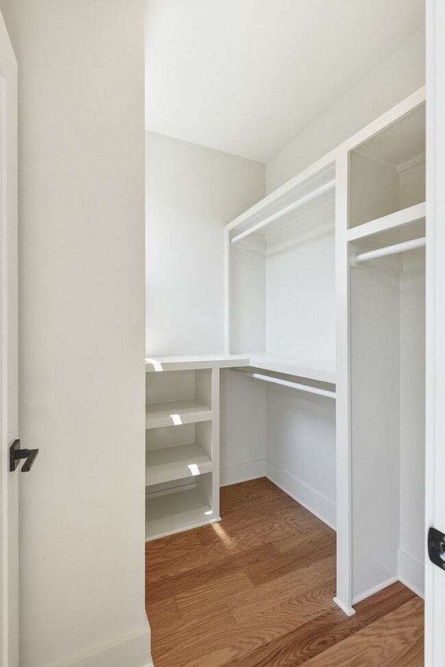 Building Photo - Stunning Salemtown Townhome!