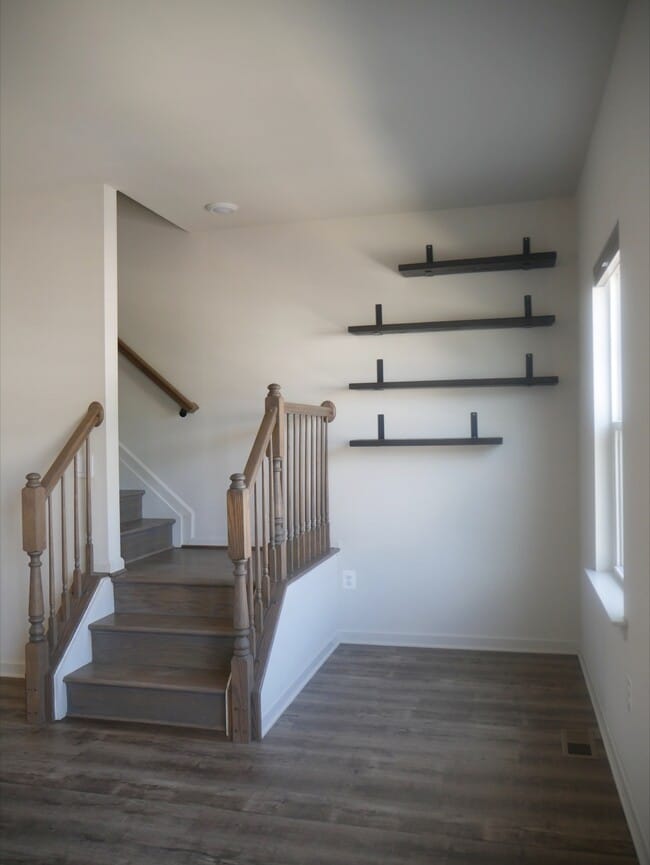 Building Photo - 2517 Drake Ln