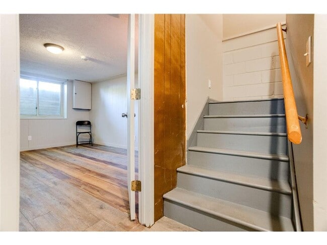 Building Photo - 821 Weeks Ave SE