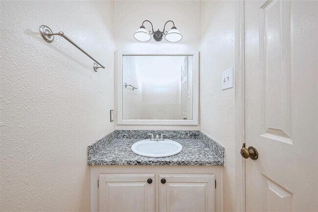 Building Photo - 2030 Plantation Dr