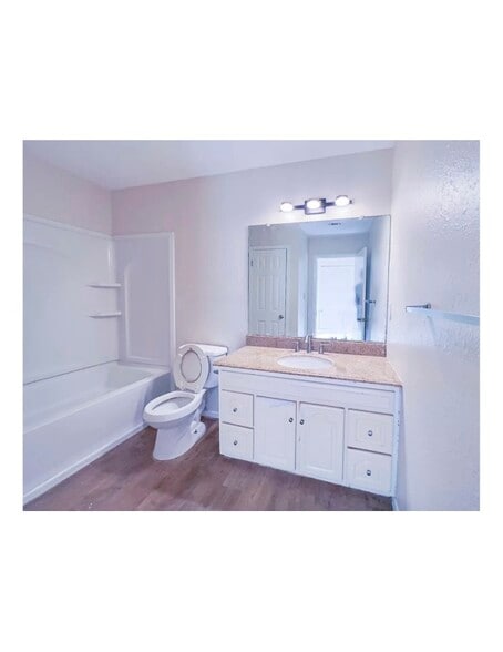 Building Photo - 200 Uhland Rd