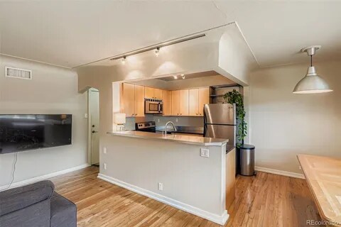 Building Photo - 636 N Washington St