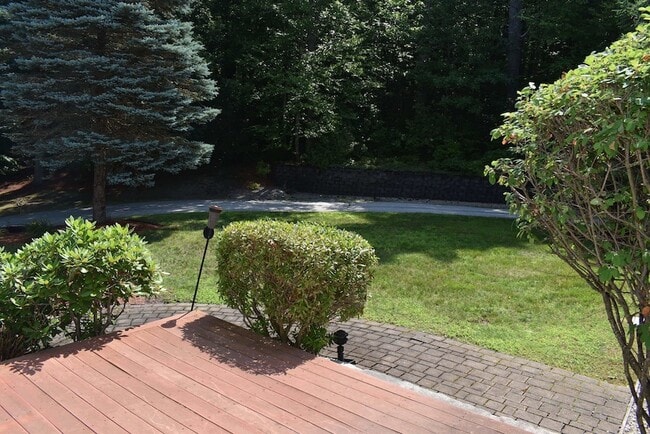 Building Photo - 51 Westview Rd