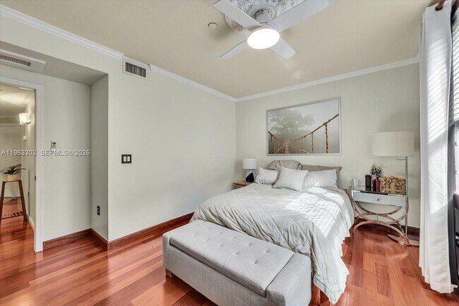 Building Photo - 1033 NE 17th Way