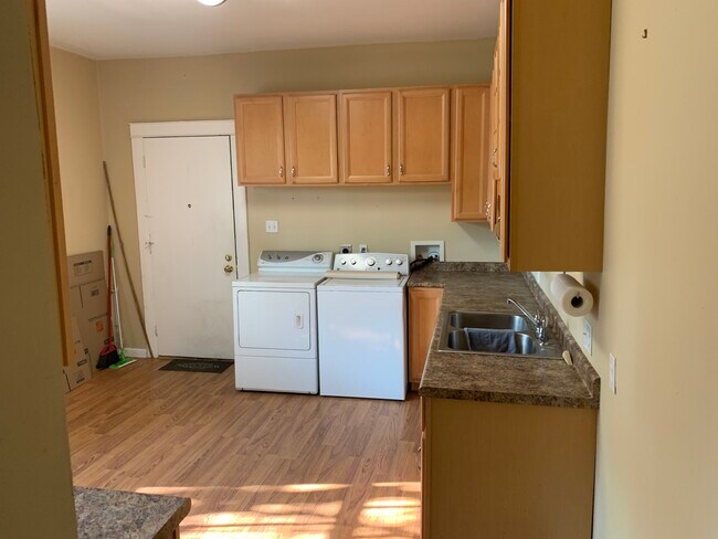 Building Photo - 4533 S Derbigny St