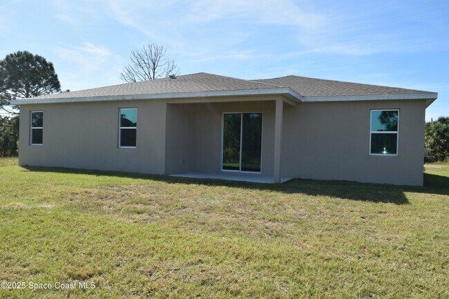 Building Photo - 3143 Fullerton Ave