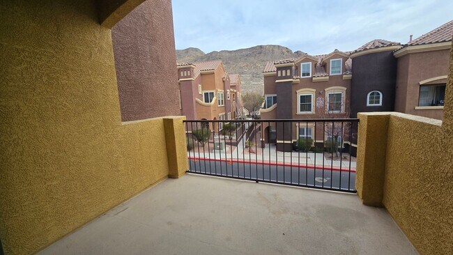Building Photo - 3975 N Hualapai Way