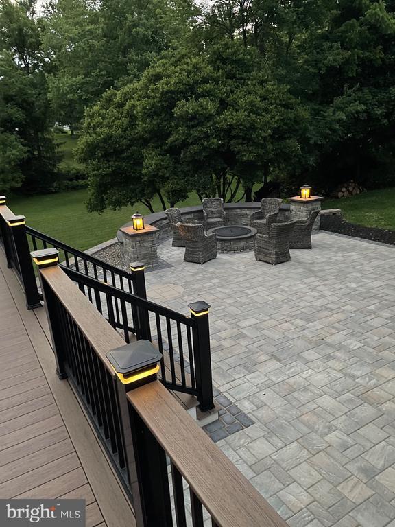 Building Photo - 1104 Dunvegan Rd