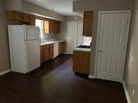 Building Photo - 2 bed 1 bath duplex