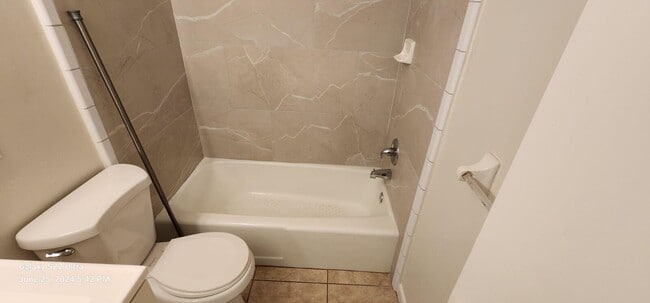 Building Photo - 510 Wisteria Ave