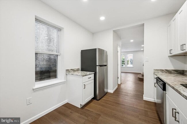 Building Photo - 2318 Fernon St