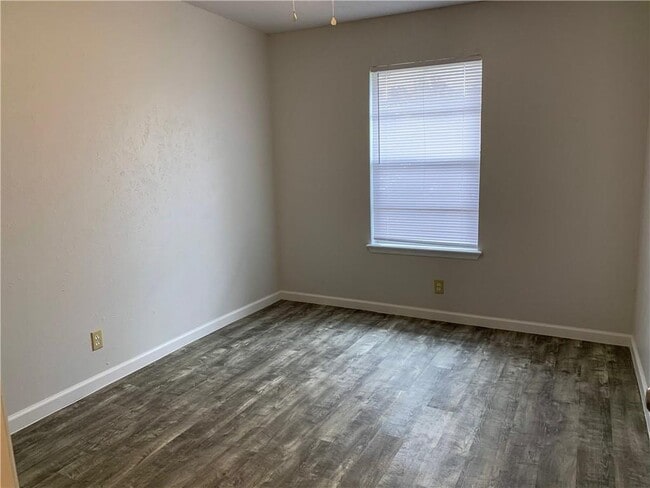 Building Photo - 610 Buckskin Dr