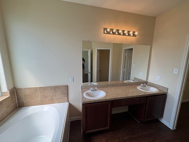 Building Photo - 13529 Raintree Dr