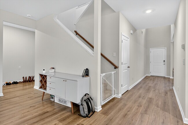 Building Photo - 103 Bird Dog Dr