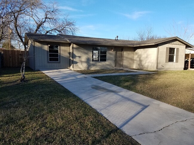 Building Photo - 5227 Vlg Gln Dr