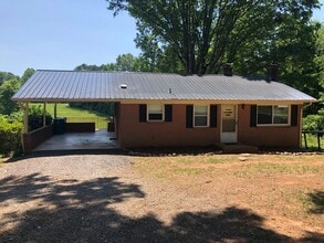 Building Photo - For Rent In Davie Co!