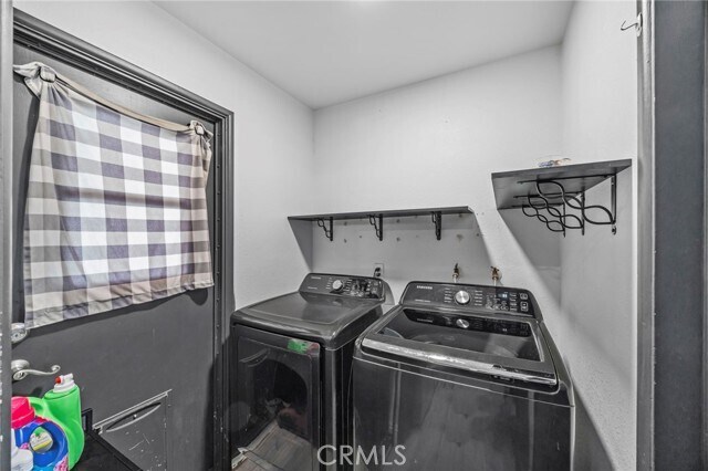 Building Photo - 9417 Mango Ave