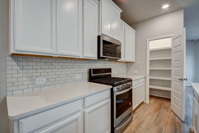 Building Photo - 18572 Meadow Point Ln