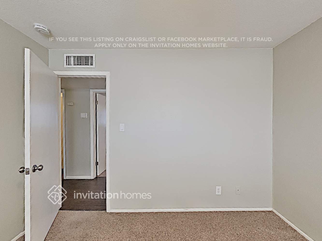 Building Photo - 8746 E Palm Ln