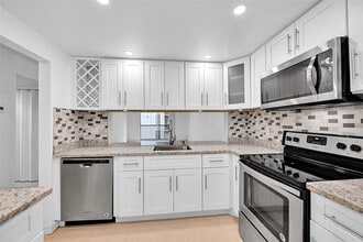 Building Photo - 7173 Orange Dr