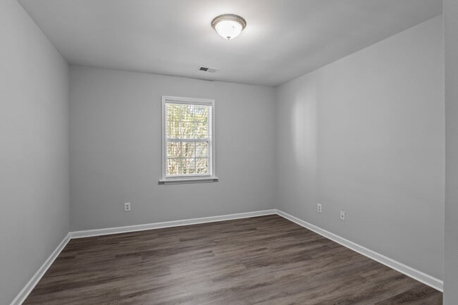 Building Photo - 10660 Holly Ridge Blvd
