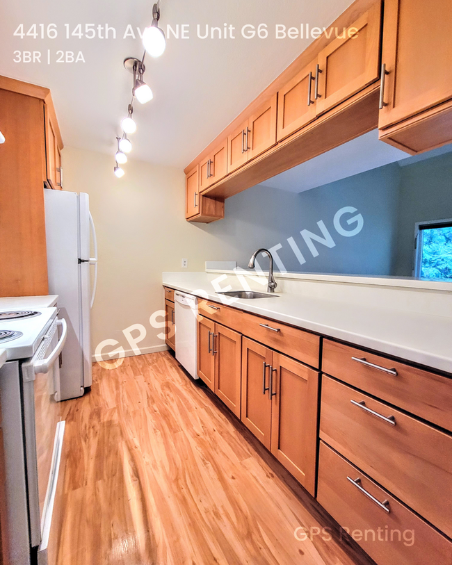 Building Photo - Beautiful Bed 3, Bath 2, in Racquet Club E...