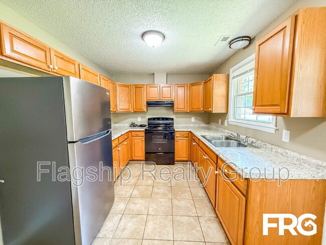 Building Photo - 418 N Kornegay St