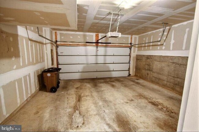 Building Photo - 903 Crestfield Dr