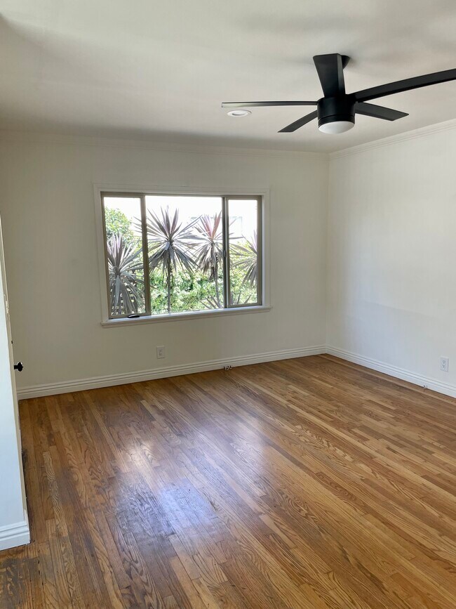 Building Photo - 9650 Lucerne Ave