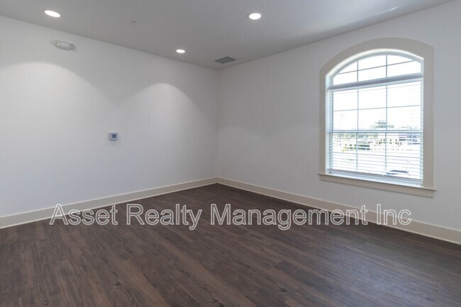 Building Photo - 1110 Franck St