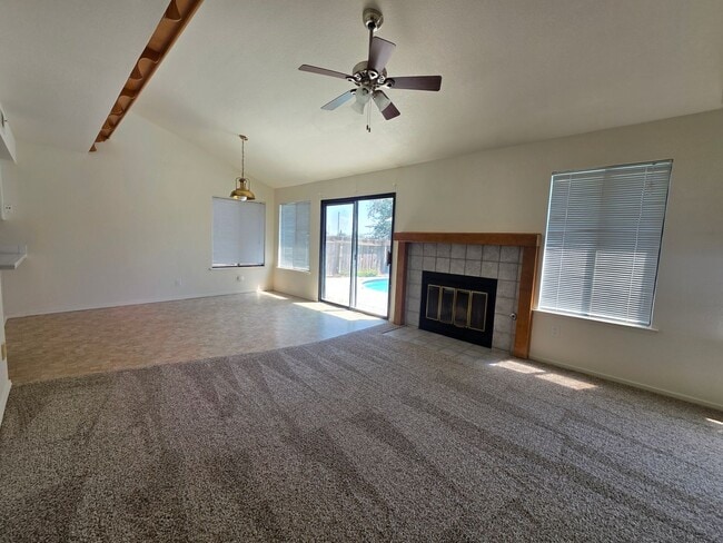Building Photo - 1128 N Manzanita St