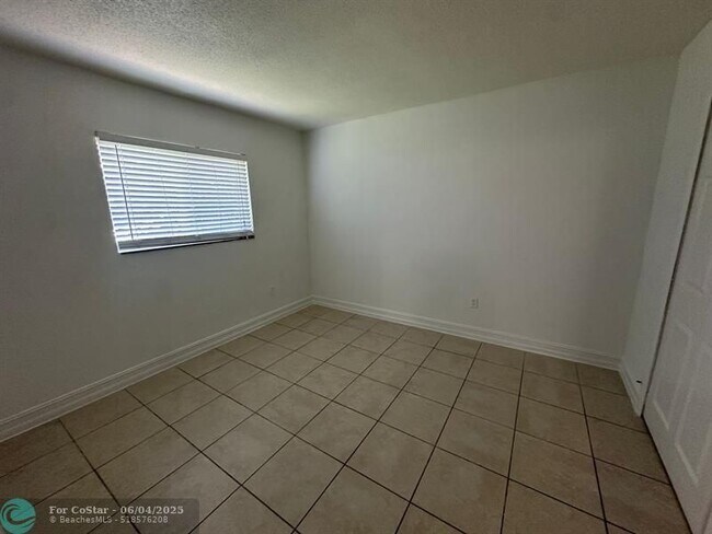 Building Photo - 3009 N Andrews Ave