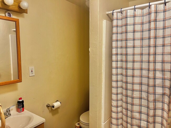 Building Photo - 4BD/3BTH In Southside - Laundry - Central ...