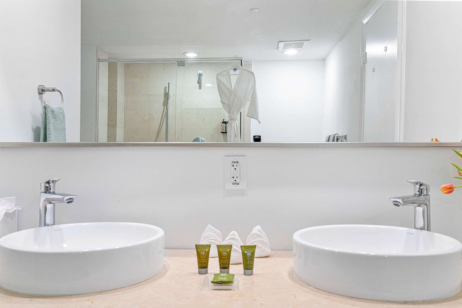 Building Photo - 485 Brickell Ave