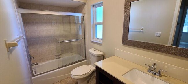 Building Photo - Beautifully Remodeled Home in Poinciana area