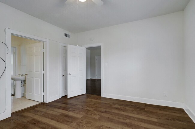 Building Photo - 3004 Isabella St