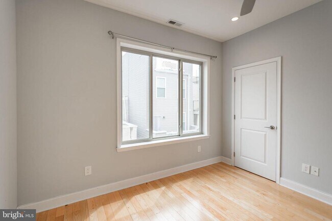 Building Photo - 2322 Alter St