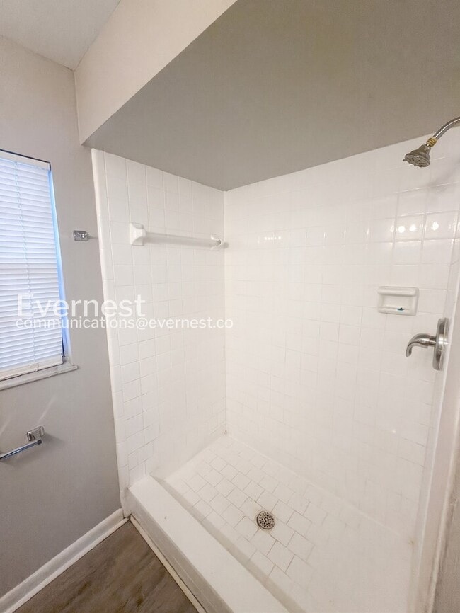 Building Photo - 3 Bed, 2 Bath Home with Garage / Pet-Friendly / Coming Soon!