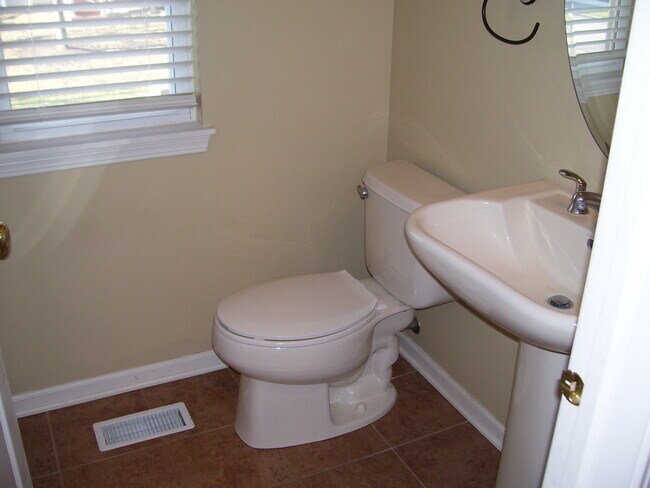 Building Photo - 3376 Bradbury Cir