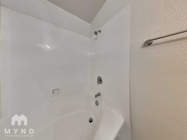 Building Photo - 8913 W Fairmount Ave