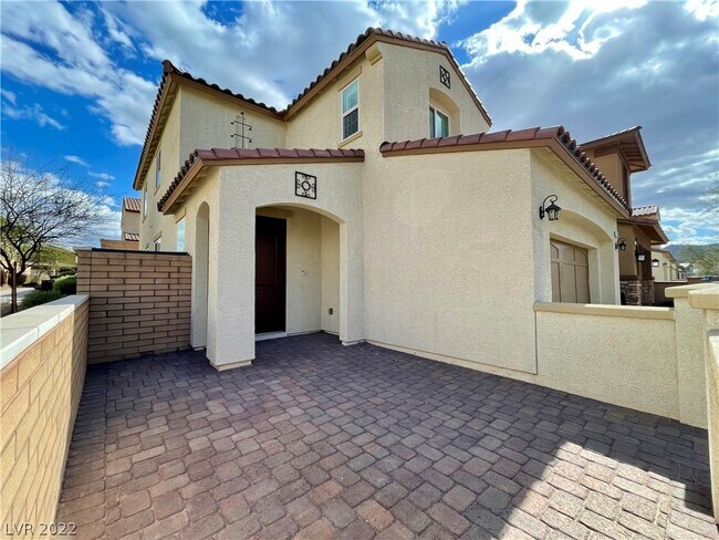 Building Photo - 354 Mezzaforte St